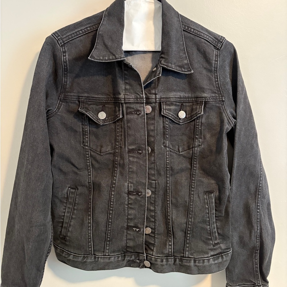 GAP Black Jean Jacket Timeless Style